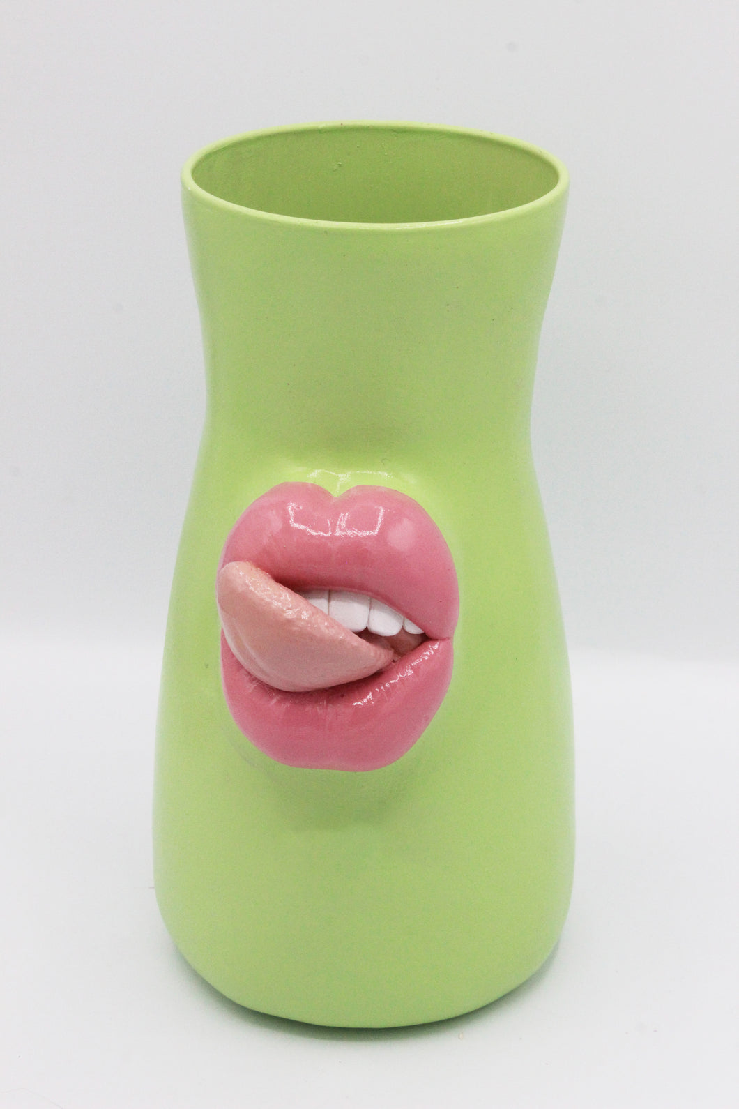 {MADE TO ORDER} MEDIUM GREEN VASE